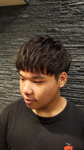 ミディアム ヒロ銀座プレミアムバーバー新宿店所属・髙司 哲伸のヘアスタイル