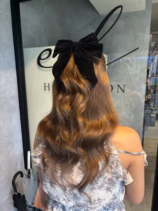 ヘアアレンジ eL HAIR SALON所属・ハナ💎中韓/艶髪 ハイトーン/エクステのヘアスタイル