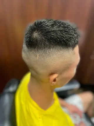 ショート メンズ 海老原 コウのヘアスタイル