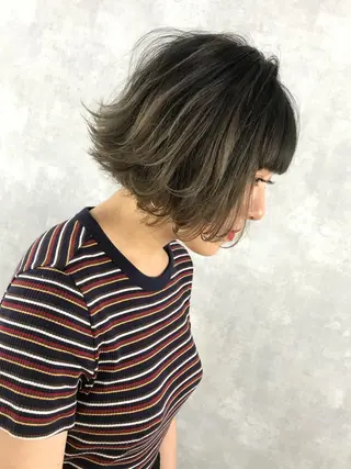 ショート カラー TOMOYAレイヤー ブリーチ縮毛矯正のヘアスタイル