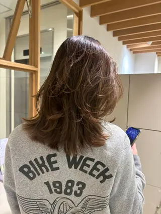 ミディアム 津田 里菜のヘアスタイル