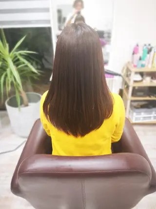 ロング Aile所属・酸性ストレート／カラ ー/山下高明のヘアスタイル