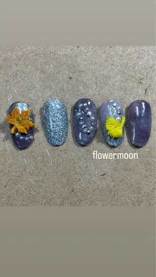 ネイル フラワー ムーンのネイルデザイン