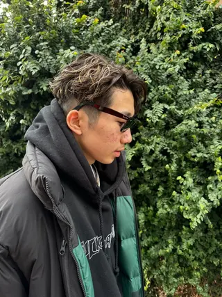 ショート カラー パーマ メンズ スキンフェード/パー マ/須田陸斗のヘアスタイル