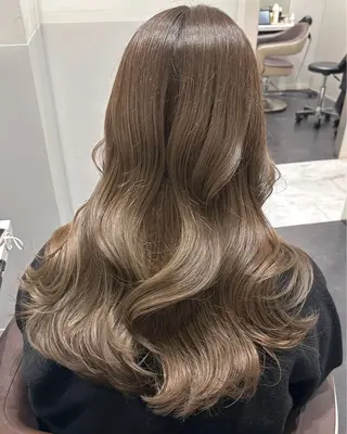 ロング IVE所属・透け感カラー 髪質改善🫧Annaのヘアスタイル