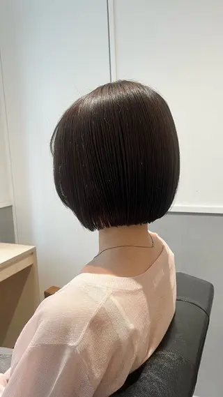 ミディアム effect横浜所属・切りっぱなしボブ/ 艶カラー/綾莉のヘアスタイル