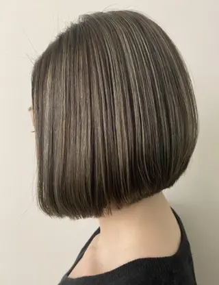 ショート カラー N° rico 名駅のヘアスタイル