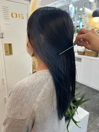 ロング カラー LOMARLIE JURIAのヘアスタイル