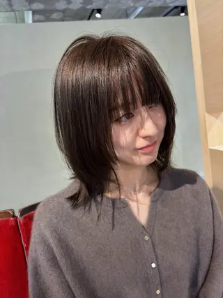 ミディアム カラー DIALL HOUSE所属・艶ブリーチカラー 美髪ストレートのヘアスタイル