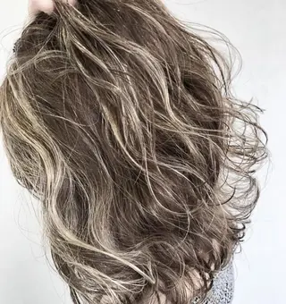 カラー ブリーチ毛縮毛矯正 👑山口のヘアスタイル