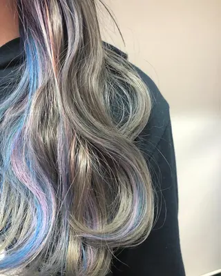 カラー ニシオカ タクヤのヘアスタイル