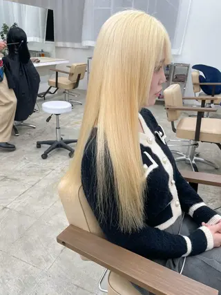 ロング カラー ハイトーン/レイヤー /ケアブリーチ石川治のヘアスタイル