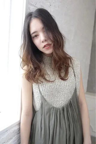 ロング カラー パーマ neolive emのヘアスタイル