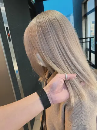 セミロング カラー Living所属・ヨシモトリョウ 髪質改善/美髪のヘアスタイル