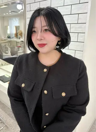 ミディアム カラー LOMARLIE JURIAのヘアスタイル