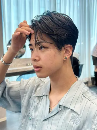 ミディアム メンズ naito/ ハイトーン/レイヤーのヘアスタイル