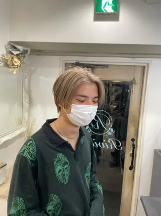 ショート カラー cinq PROJECT所属・ミルクティーベージュ /三村克彦のヘアスタイル