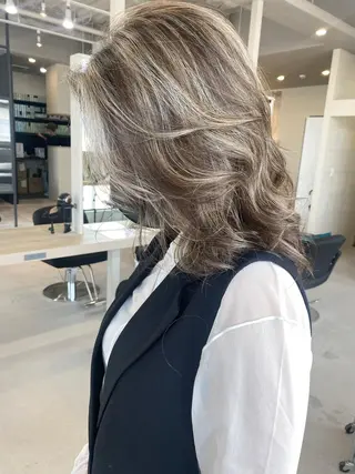 ミディアム カラー ヘアアレンジ ネイル マツエク・マツパ アイブロウ 井上 一平のヘアスタイル