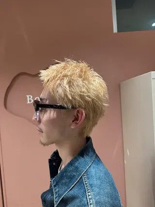 ショート カラー ブリーチ 心斎橋店所属・メンズ特化美容師 花原雅人のヘアスタイル