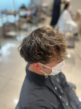 パーマ メンズ 巖本 真希のヘアスタイル