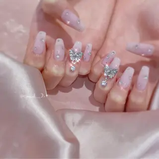 ネイル 𝘙𝘪𝘰𝘯𝘢 ...🕯🤍のネイルデザイン