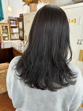 セミロング カラー LOMARLIE JURIAのヘアスタイル
