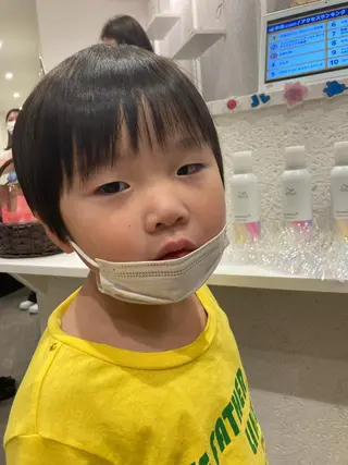 ショート キッズ ✂️carina✂️ ハイトーンカラー🤩のヘアスタイル