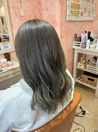 セミロング カラー おおやま たくみのヘアスタイル