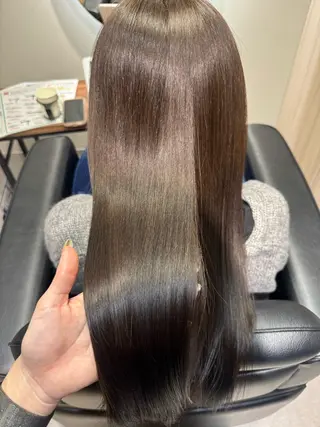 ロング NAVY 橋本心 縮毛矯正のヘアスタイル