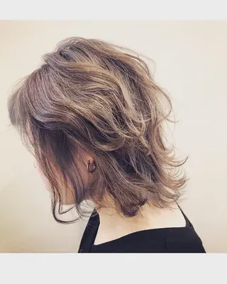 ミディアム 岸 保奈美のヘアスタイル