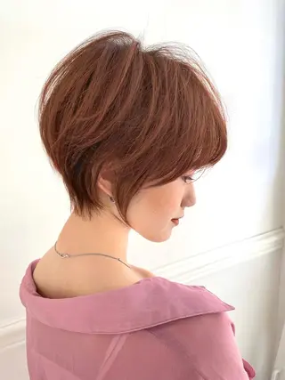 ショート esse大阪茶屋町店所属・レイヤーカット 新井田陽寿のヘアスタイル