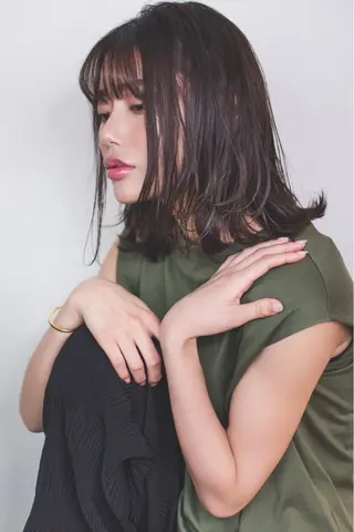 ミディアム カラー 前髪/顔周り /レイヤー/秋山 元のヘアスタイル