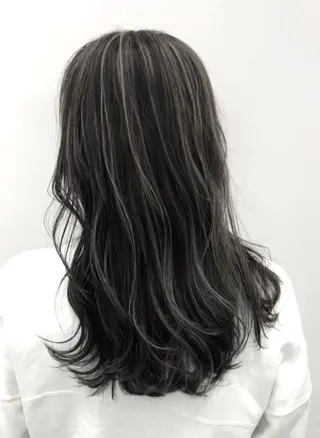 セミロング カラー 艶ハイトーンブリーチ 🌈小林侑雅のヘアスタイル