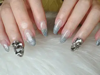 ネイル ECLAT エクラ所属・寺山 千鶴のネイルデザイン