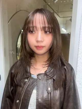 セミロング カラー hen所属・心斎橋/レイヤー/ ブリーチ/モエのヘアスタイル