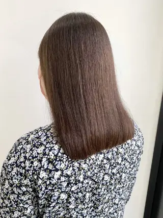 カラー セミロング magico 下北沢のヘアスタイル
