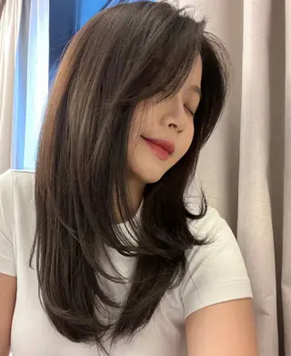 セミロング 梅田縮毛矯正◻︎髪質 改善◻︎細見 了眞のヘアスタイル