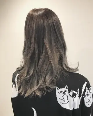 セミロング カラー エイト ウメダのヘアスタイル