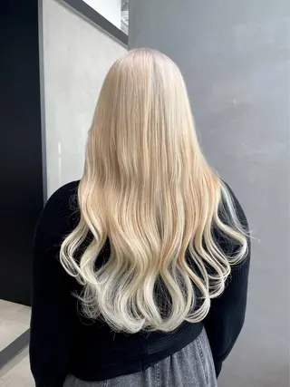 カラー 🇰🇷韓国風ハイ トーンKANA🖤のヘアスタイル