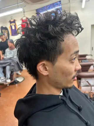 メンズ FADE&LINE三軒茶屋所属・稲垣隆史 スパイキー／フェードのヘアスタイル