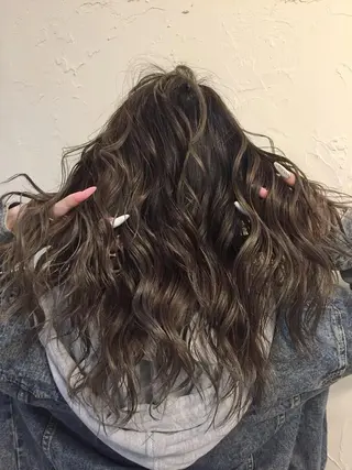 セミロング カラー 韓国レイヤー外国人風 透明感カラー髪質改善のヘアスタイル