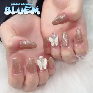 ネイル BLUEM なな🐶のネイルデザイン