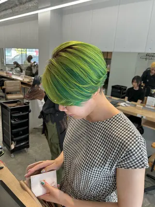 ショート SAEKI【ior 】北千住店ブリーチのヘアスタイル