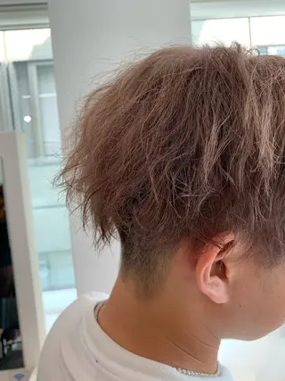 ショート ヨシミ カズヤのヘアスタイル