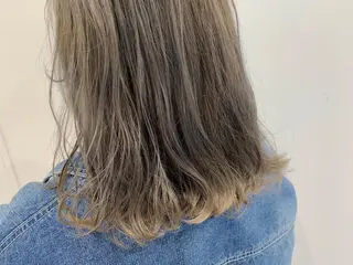 ミディアム カラー 透明感♡︎♡︎ 佐々木早苗のヘアスタイル