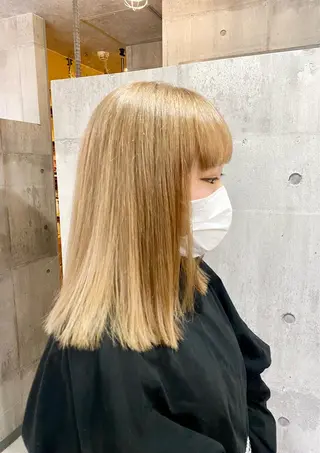 ミディアム レイヤー/韓国 ハイトーン興津史弥のヘアスタイル