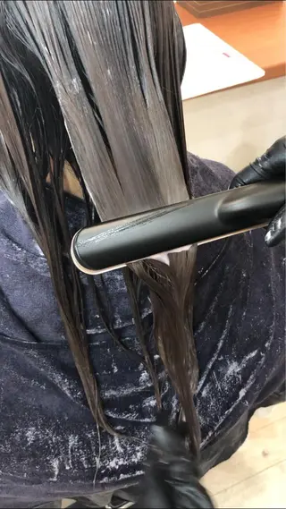 ロング Aujua ソムリエ 勝又舞夏のヘアスタイル