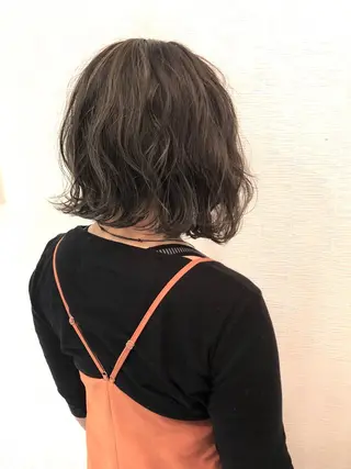 ミディアム カラー 平川 友希子のヘアスタイル