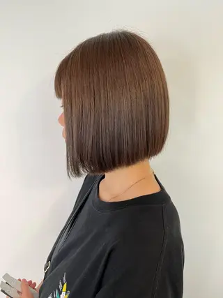 ショート カラー カバサワ カエデのヘアスタイル