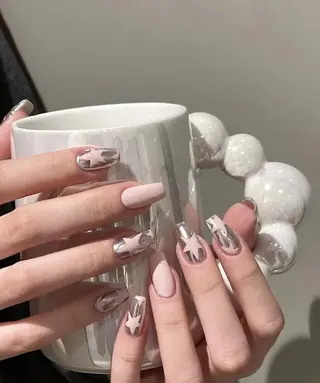 ショート ネイル パーマ カラー マツエク・マツパ モナ& ミユのネイルデザイン